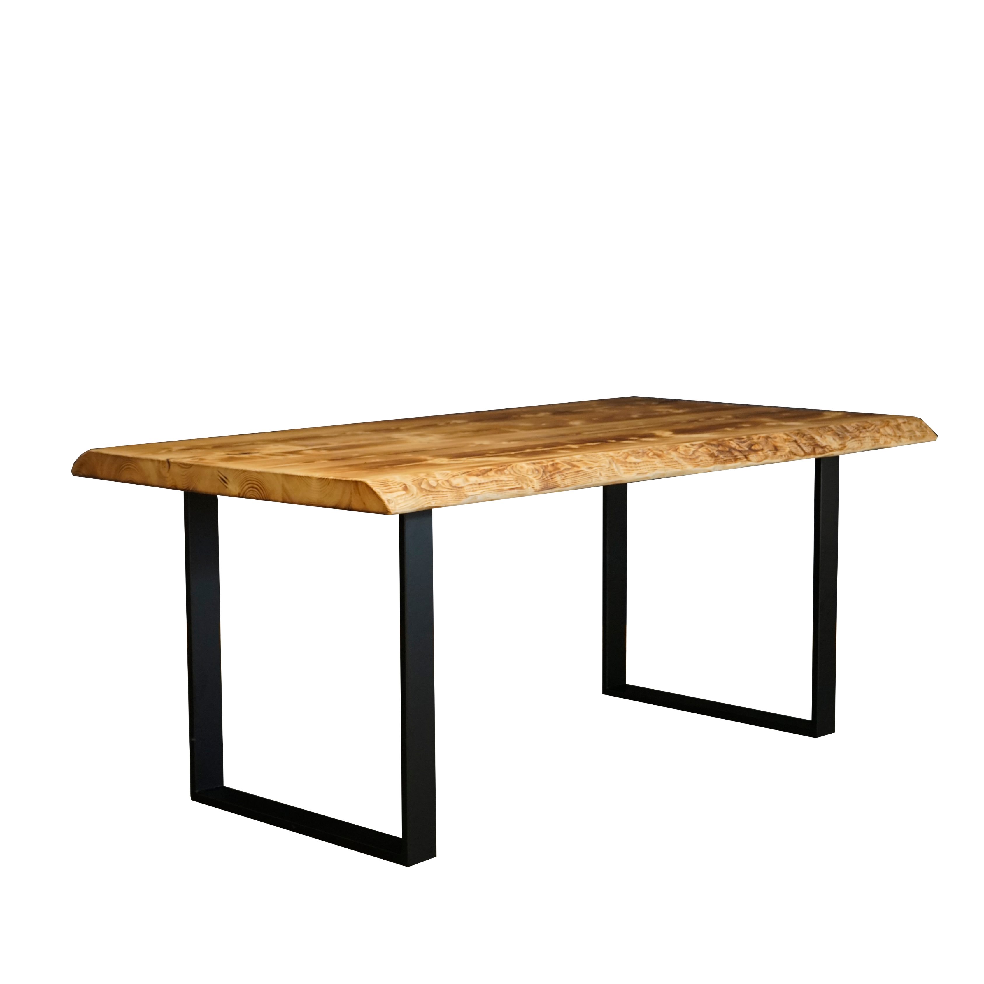 Massivholztisch "Schwarzwaldkraft" mit Baumkante – 100 cm breit – geflammt