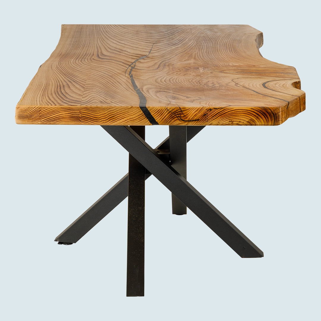 Rustikaler Premium Massivholztisch - Frontansicht