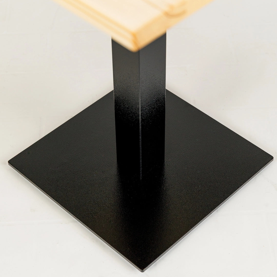 Gastro-Tisch "Mahlzeit" aus Massivholz - hell, Schweizer Kante, Metallgestell