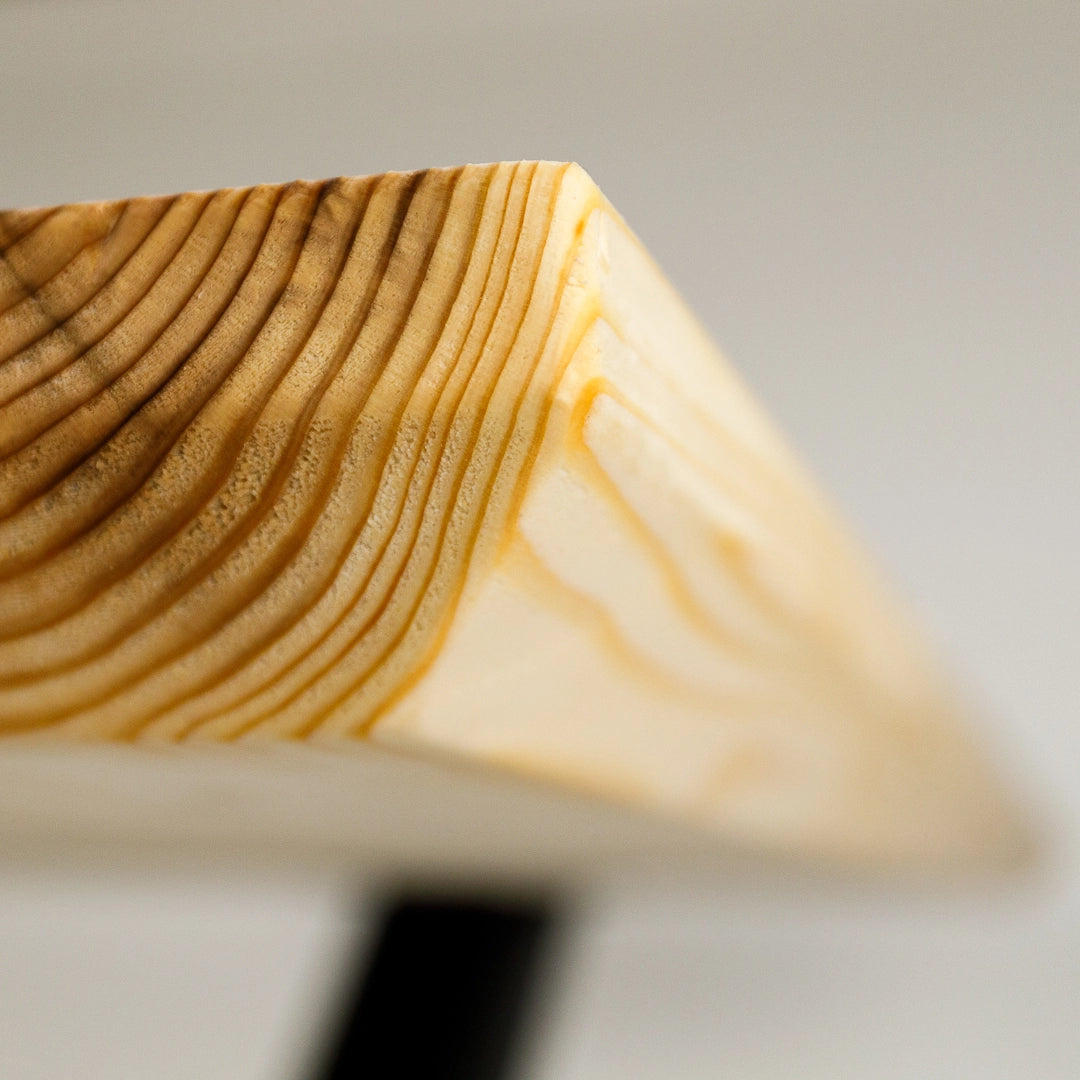 Gastro-Tisch "Mahlzeit" aus Massivholz - hell, Schweizer Kante, Metallgestell