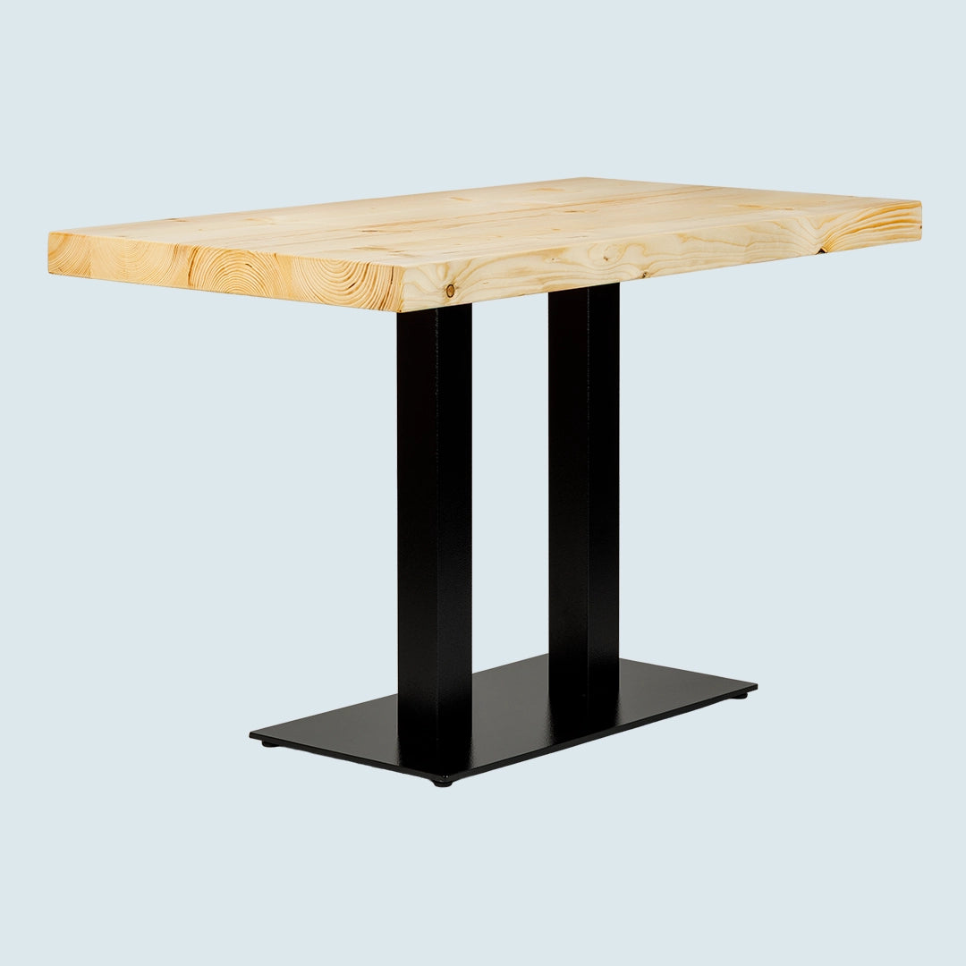 Gastro-Tisch mit heller Tischplatte und gerader Tischkante - Schrägansicht