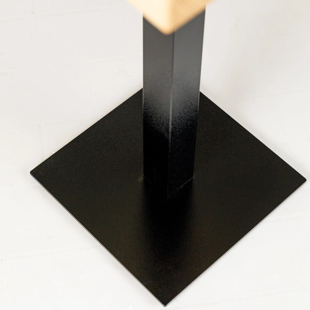 Gastro-Stehtisch "Prost" aus Massivholz - hell, gerade Kante, Metallgestell