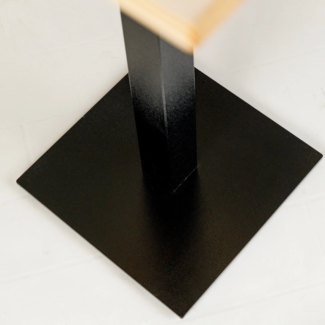 Gastro-Stehtisch "Prost" aus Massivholz - hell, Schweizer Kante, Metallgestell