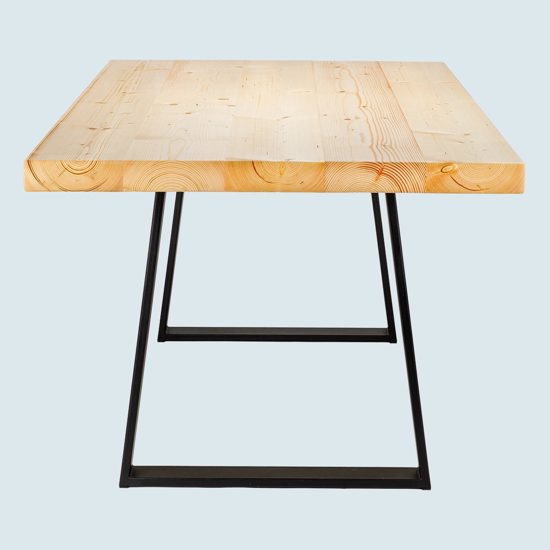 Massivholztisch "Schwarzwaldkraft" – hell, gerade Kante, Metallgestell, in verschied. Größen