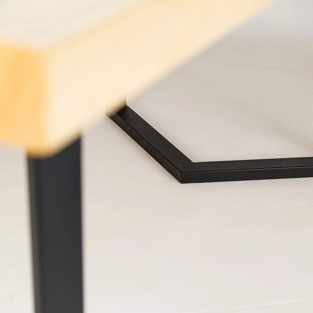 Massivholztisch "Schwarzwaldkraft" – hell, gerade Kante, Metallgestell, in verschied. Größen