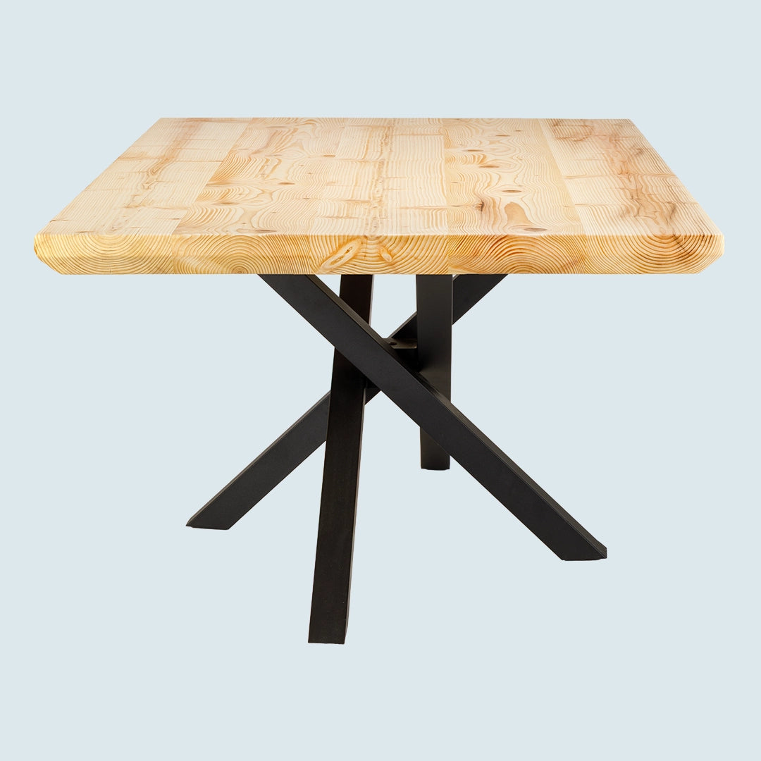 Heller Esstisch mit Schweizer Tischkante und Metallgestell - Kopfansicht