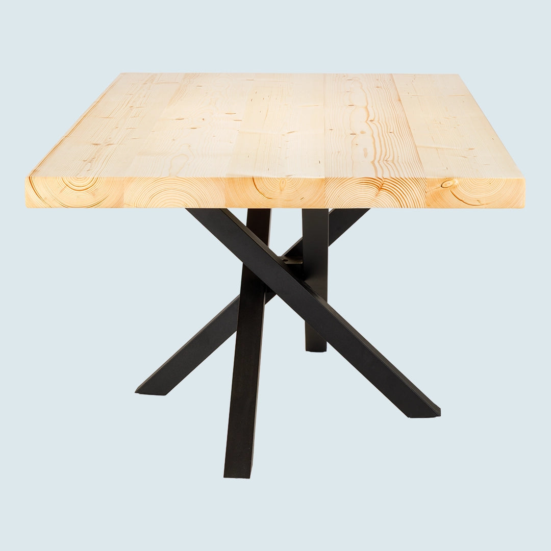 Heller Esstisch mit gerader Tischkante und Metallgestell - Kopfansicht