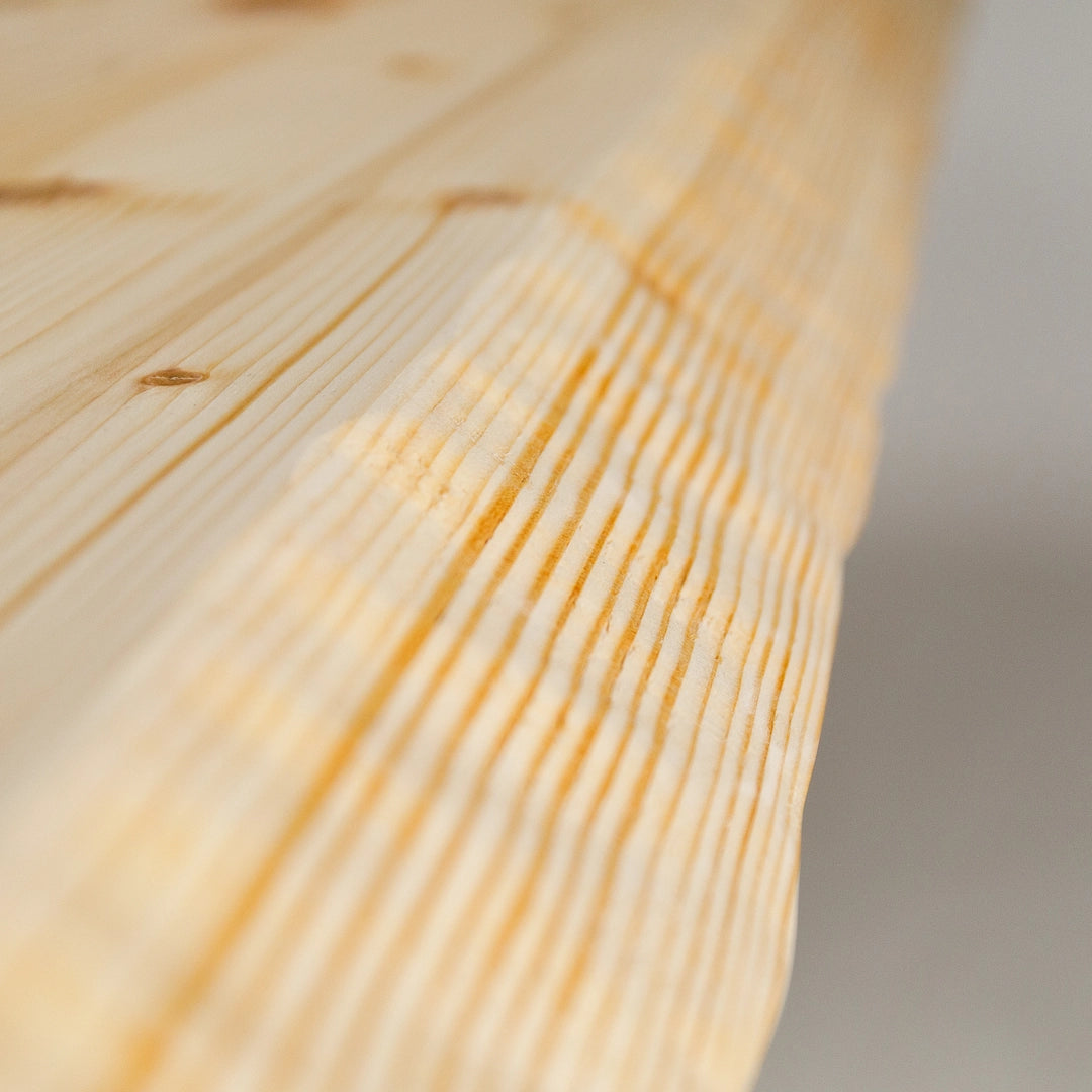 Gastro-Tisch "Mahlzeit" aus Massivholz - hell, Baumkante, Metallgestell