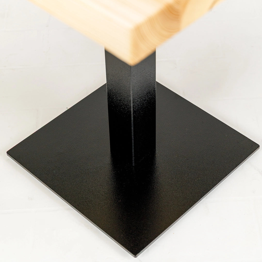 Gastro-Tisch "Mahlzeit" aus Massivholz - hell, gerade Kante, Metallgestell