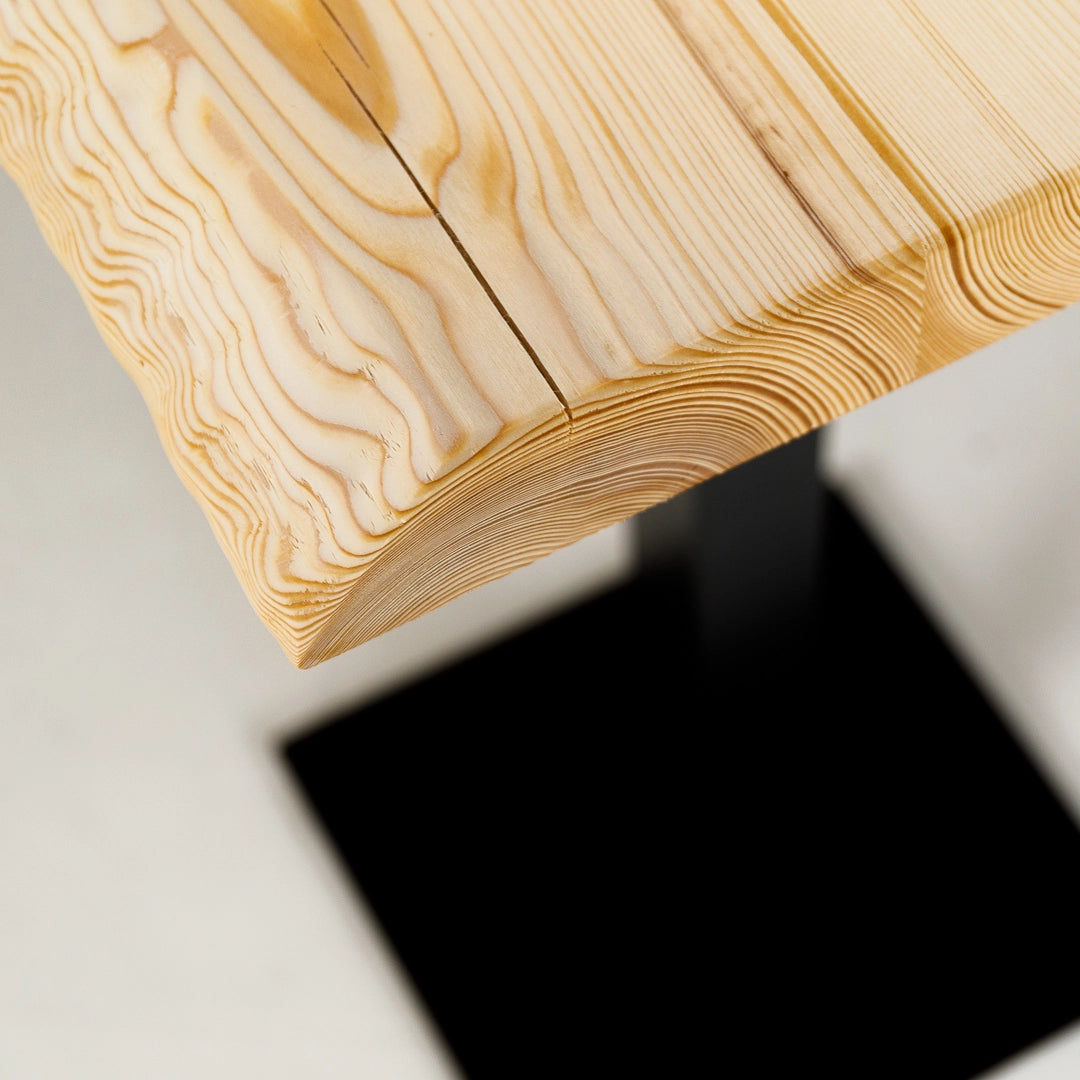 Gastro-Stehtisch "Prost" aus Massivholz - hell, Baumkante, Metallgestell