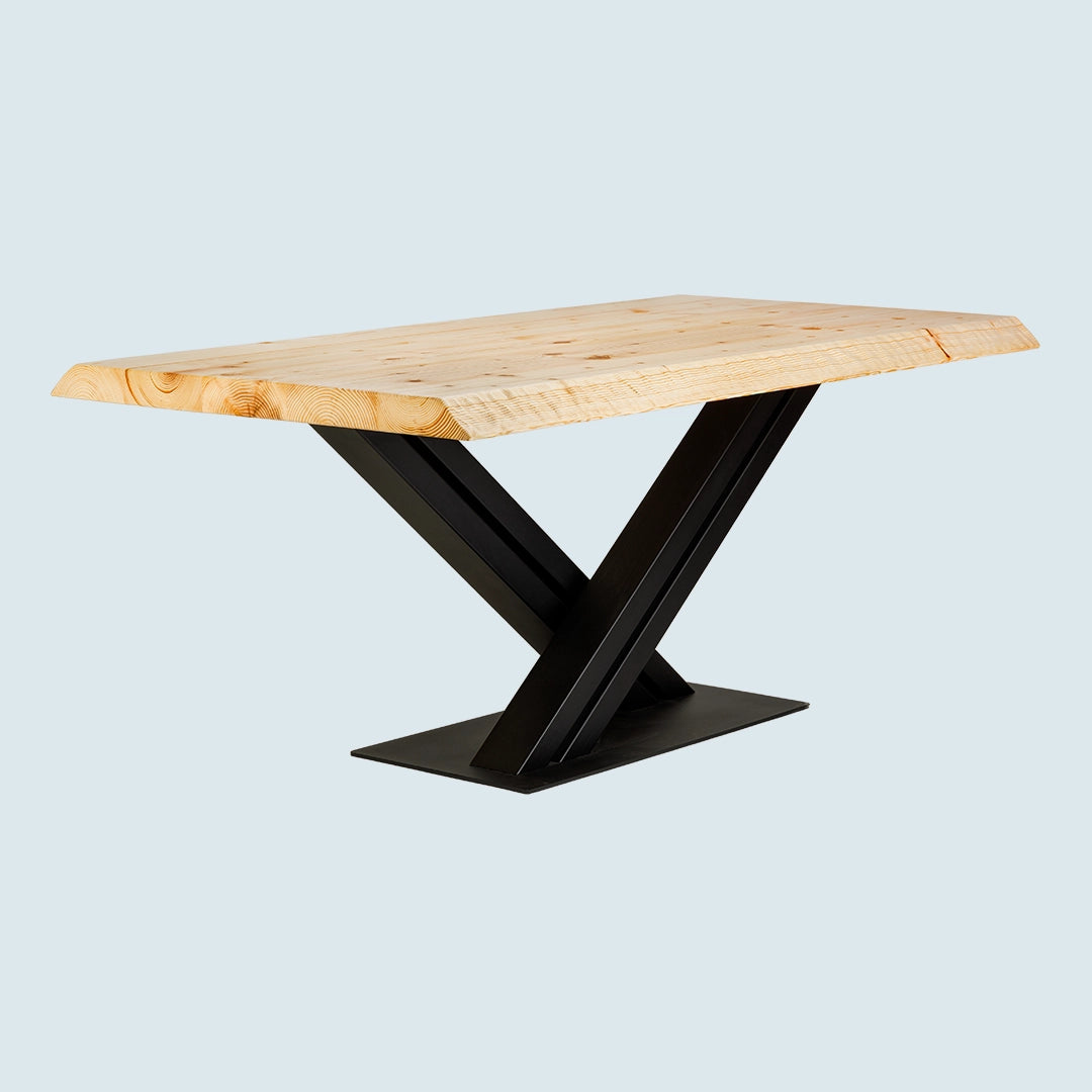 Massivholztisch "Schwarzwaldkraft" – hell, Baumkante, Metallgestell, in verschied. Größen