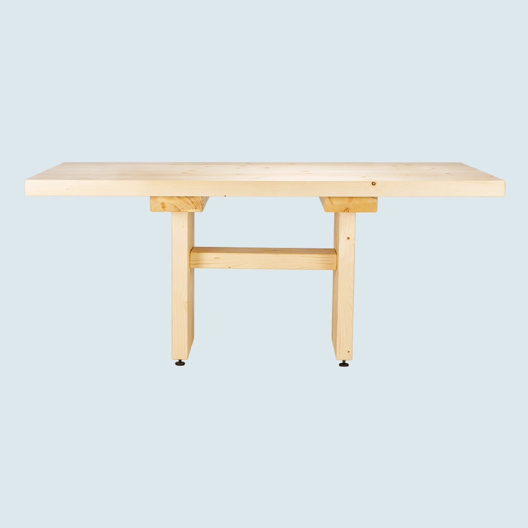 Heller Esstisch mit gerader Tischkante und Holzgestell - Seitenansicht