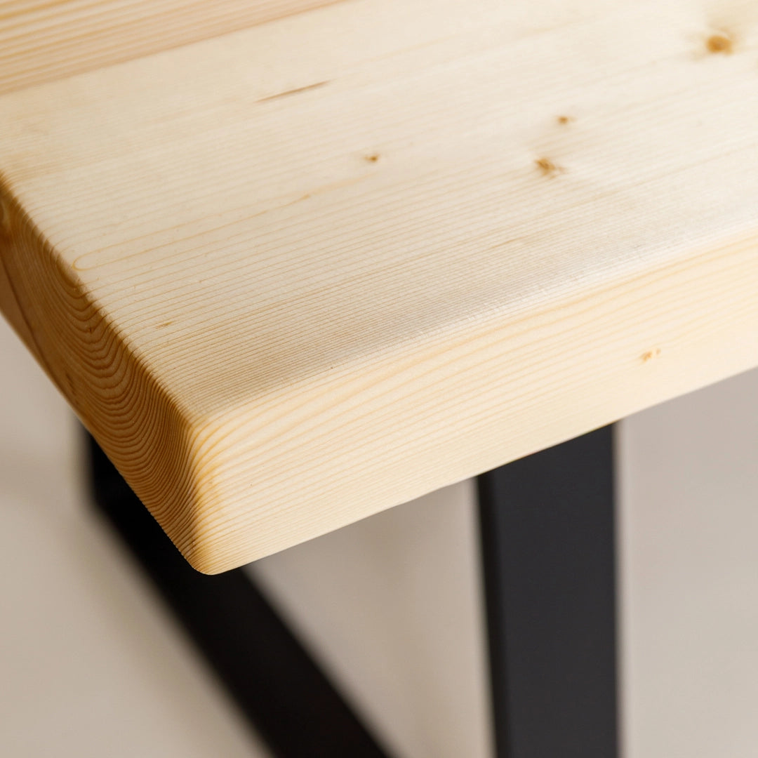 Massivholztisch "Schwarzwaldkraft" – hell, gerade Kante, Metallgestell, in verschied. Größen