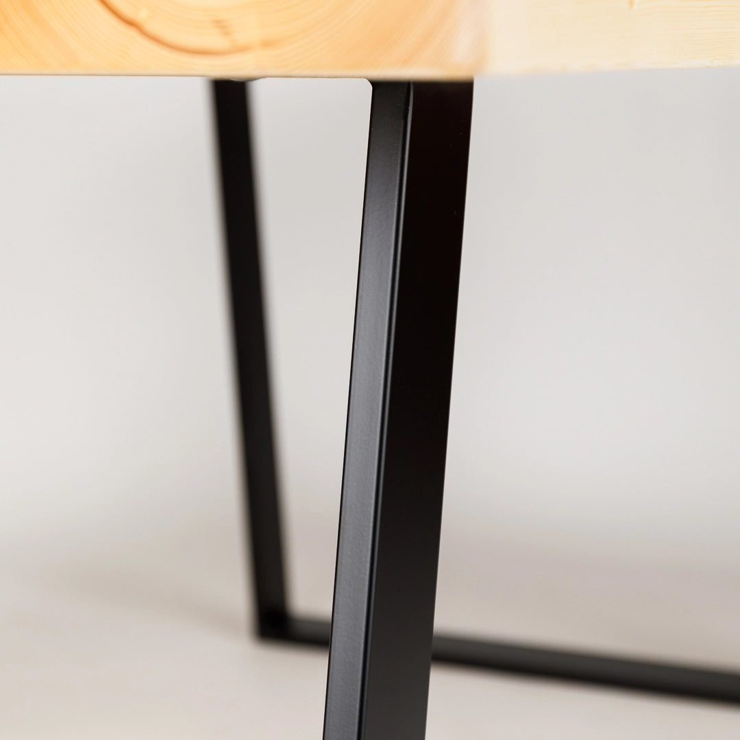 Massivholztisch "Schwarzwaldkraft" – hell, gerade Kante, Metallgestell, in verschied. Größen