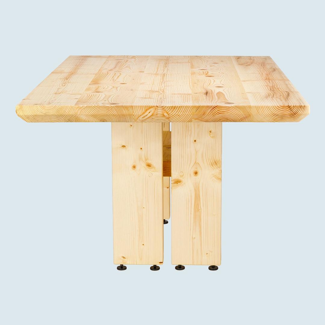 Heller Esstisch mit Schweizer Tischkante und Holzgestell - Kopfansicht