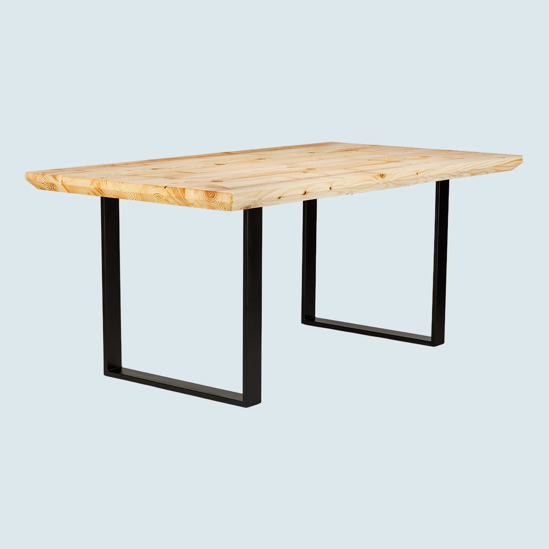 Heller Esstisch mit Schweizer Tischkante und Metallgestell - Schrägansicht