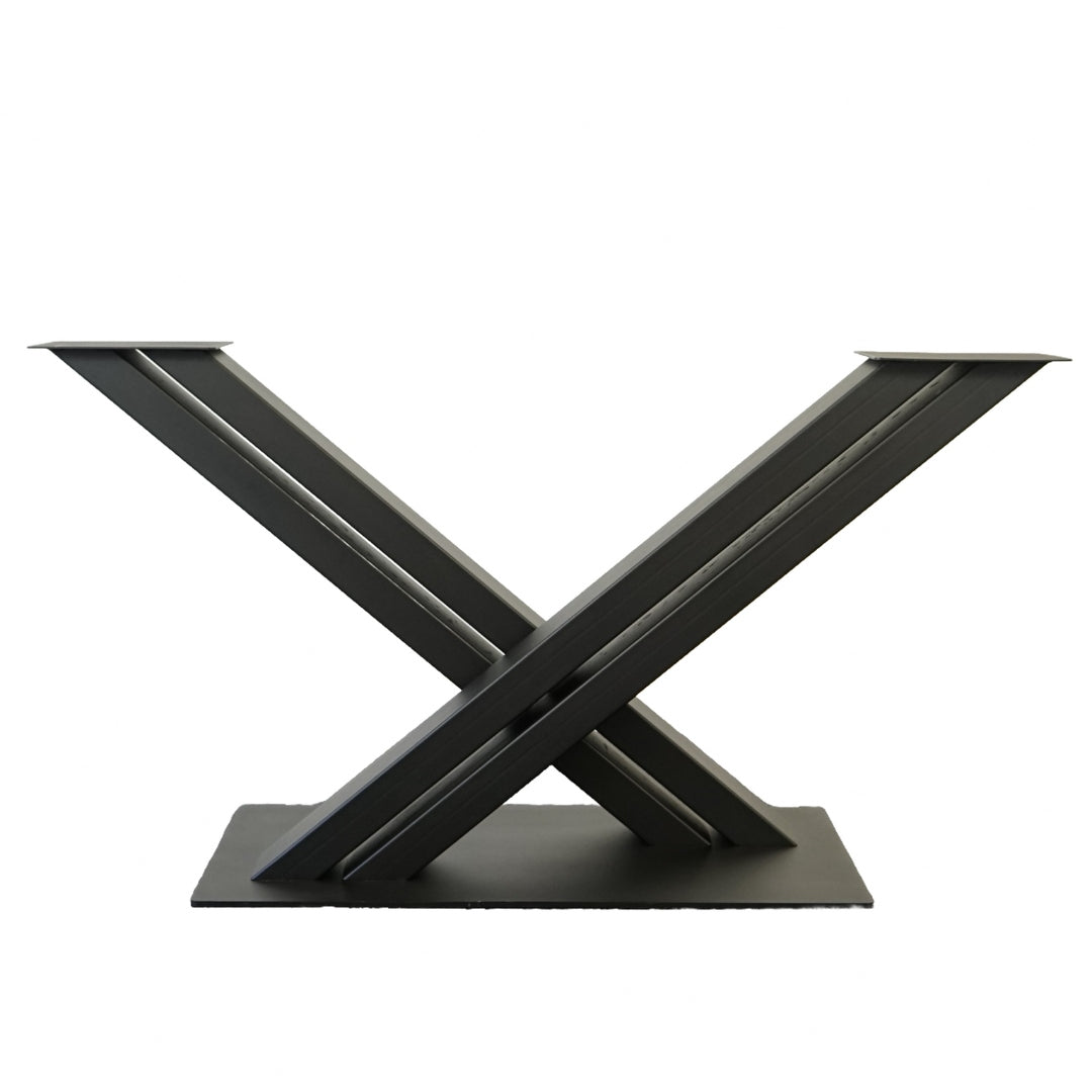 Massivholztisch "Schwarzwaldkraft" mit Schweizerkante – 80 cm breit – geflammt